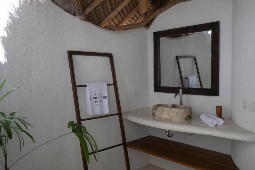 81 Palms Resort Nembrala Habitación foto